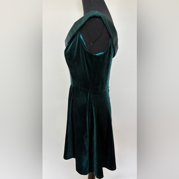 NWOT - Trixxi Off the Shoulder Velvet Mini Dress in Emerald - Size L - Picture 3 of 4